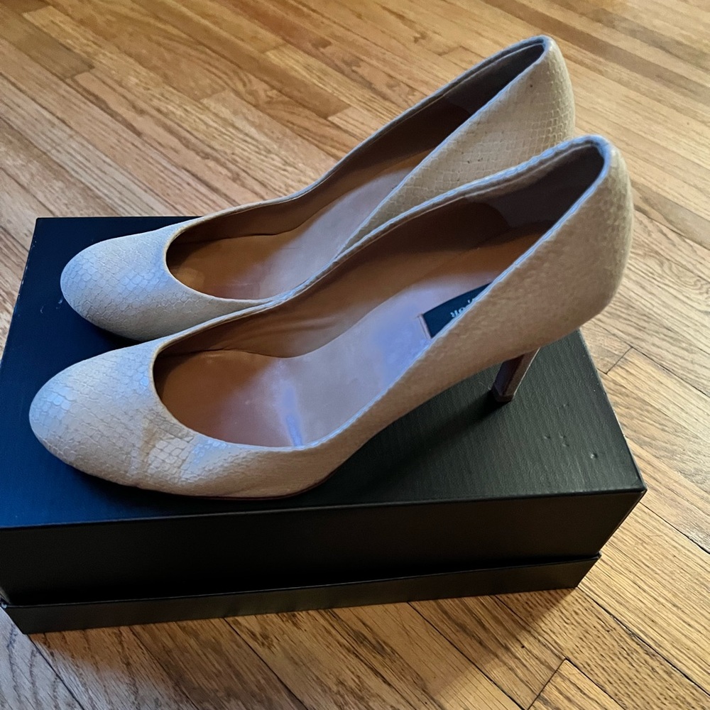 Ann Taylor tan heels